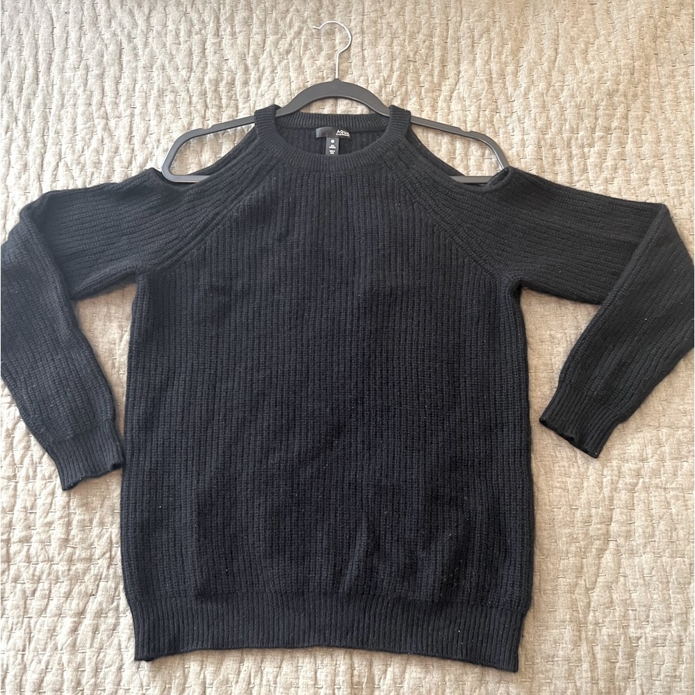 Aqua 100% Cashmere Cold Shoulder Sweater- Black, Size Small